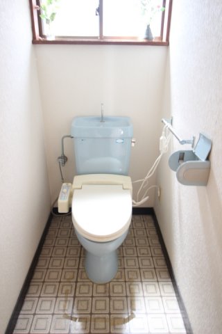 旭東町長屋のトイレ写真