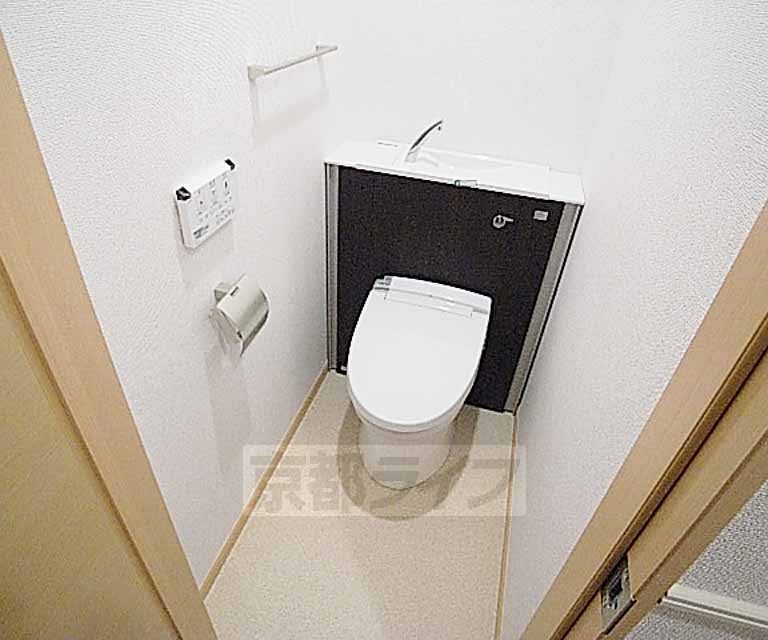 地下鉄烏丸線 くいな橋駅 徒歩3分 5階建 築13年のトイレ写真