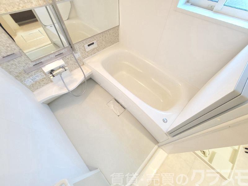 バス・シャワールーム　浴室乾燥機＆追焚機能付き広々バスルーム♪