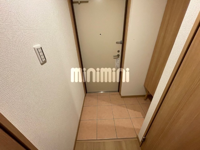 玄関　別部屋の写真です。