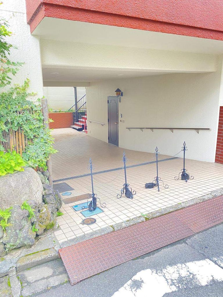 東京メトロ丸ノ内線 新高円寺駅 徒歩1分 4階建 築46年の外観写真