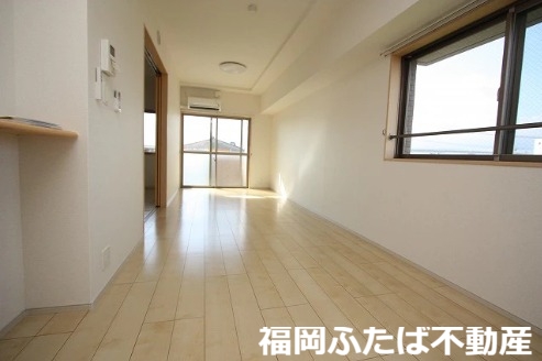 ベルフラワー大野城の居間写真