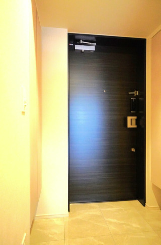 玄関　※写真は同タイプ住戸です。