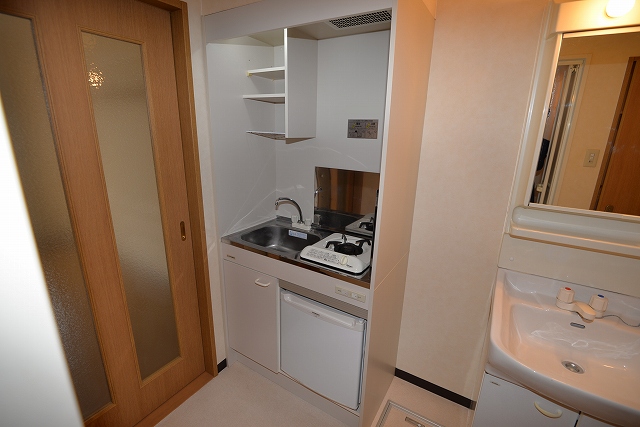 キッチン　写真は同マンションの他のお部屋のものです