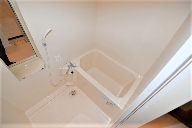 バス・シャワールーム　写真は同マンションの他のお部屋のものです