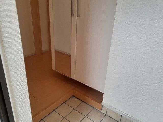 サンラティエIIIの玄関写真