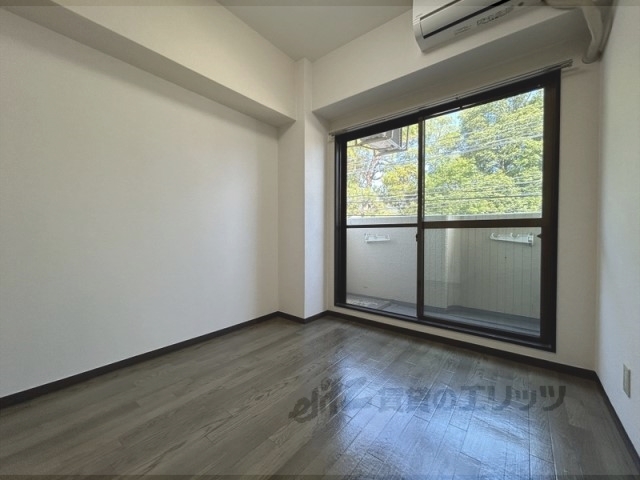 フォレスト高畑マンションの居間写真