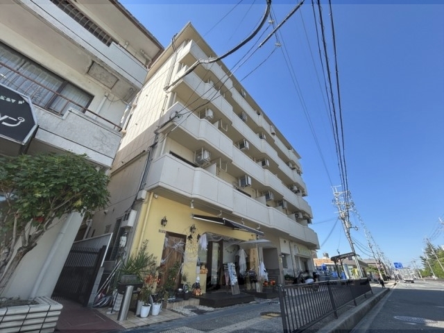 フォレスト高畑マンションの外観写真