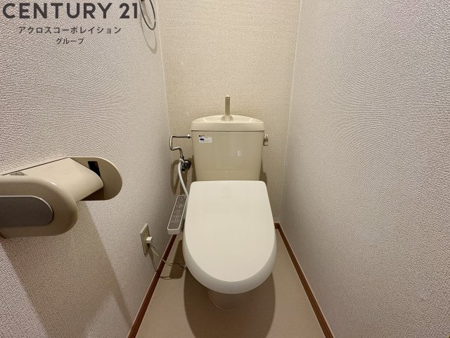 トイレ　温水洗浄便座付きのトイレです♪
