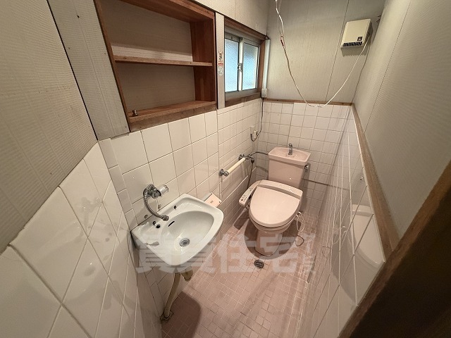 島江町2丁目貸家のトイレ写真