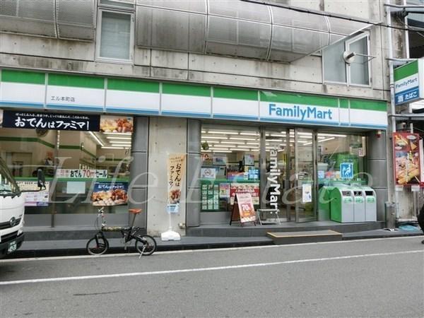 コンビニ　ファミリーマートエル本町店（コンビニ）まで127m