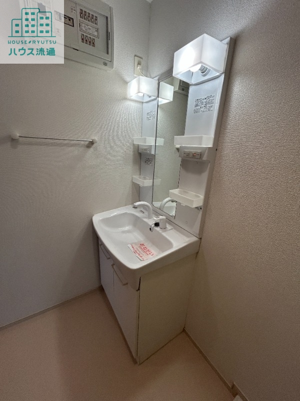 洗面設備　※別号室の写真になります。