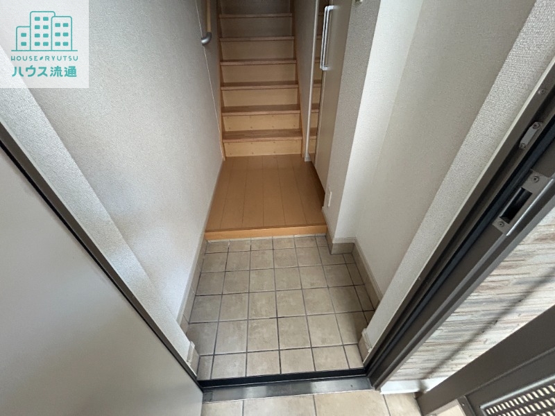 玄関　※別号室の写真になります。