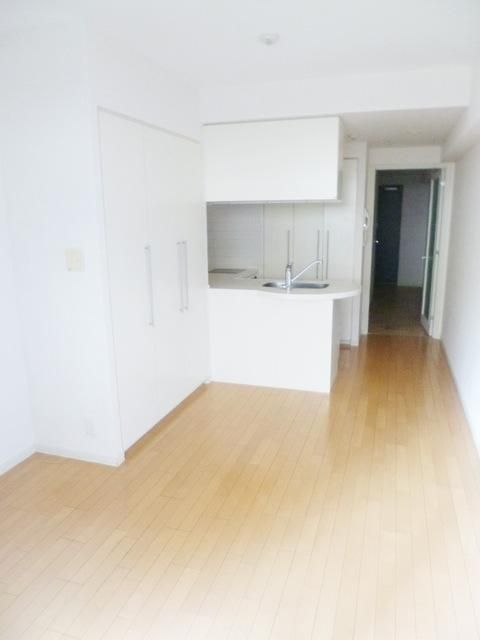 ウィズウィース渋谷神南 S棟の居間写真