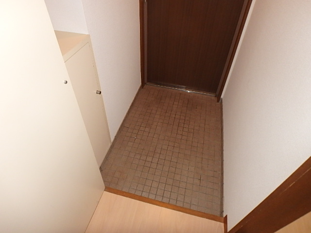 ＪＲ山手線 巣鴨駅 徒歩4分 4階建 築42年の玄関写真