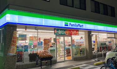 コンビニ　ファミリーマート新長喜町店（コンビニ）まで200m