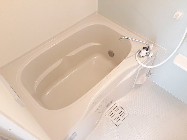 バス・シャワールーム　コンパクトで使いやすいお風呂です