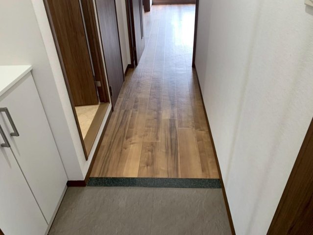 玄関　コンパクトで使いやすいトイレです