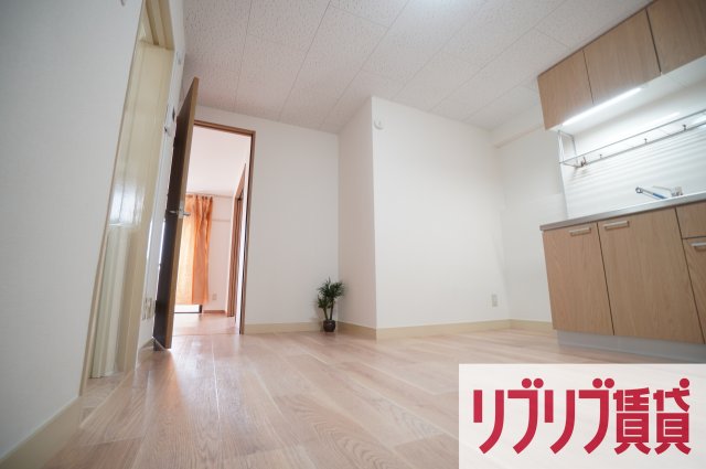 ＪＲ総武線 千葉駅 徒歩18分 4階建 築44年の居間写真