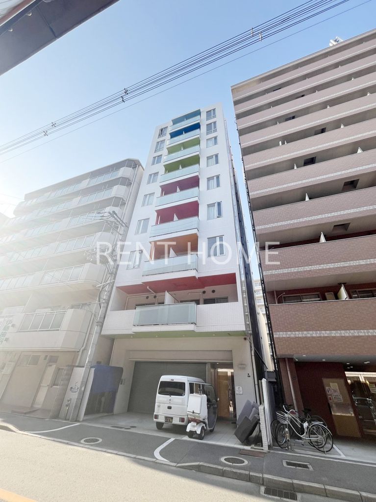 建物外観　鉄筋コンクリート造の9階建てです。