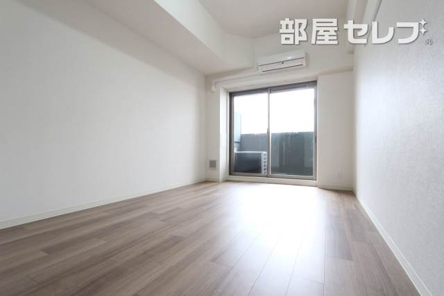 居室・リビング　４０３号室の写真になります。