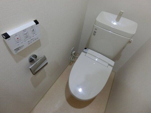 地下鉄御堂筋線 中津駅 徒歩7分 7階建 築9年のトイレ写真