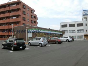 コンビニ　ファミリーマート高崎下小鳥町店（コンビニ）まで461m