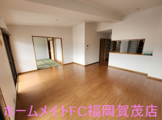 地下鉄七隈線 次郎丸駅 徒歩15分 4階建 築28年の居間写真