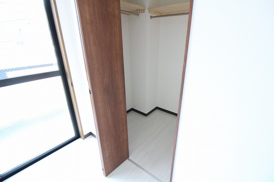 収納　類似部屋写真（部材色が異なります）