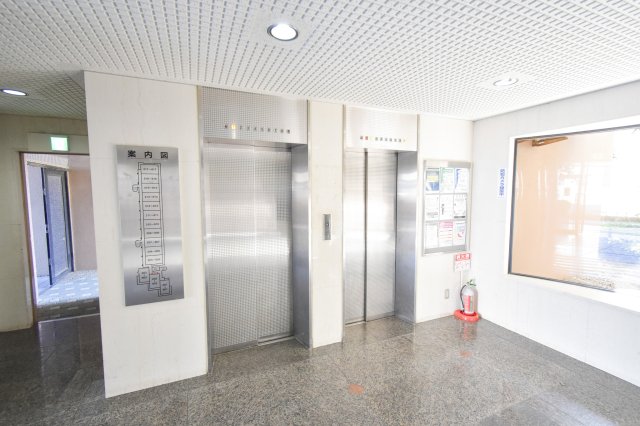 その他共有部分　エレベーターがあると重たい荷物も簡単に部屋まで運べますよ