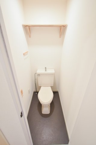 トイレ　清潔感があるトイレです。入るとホッとする、そんな空間。
