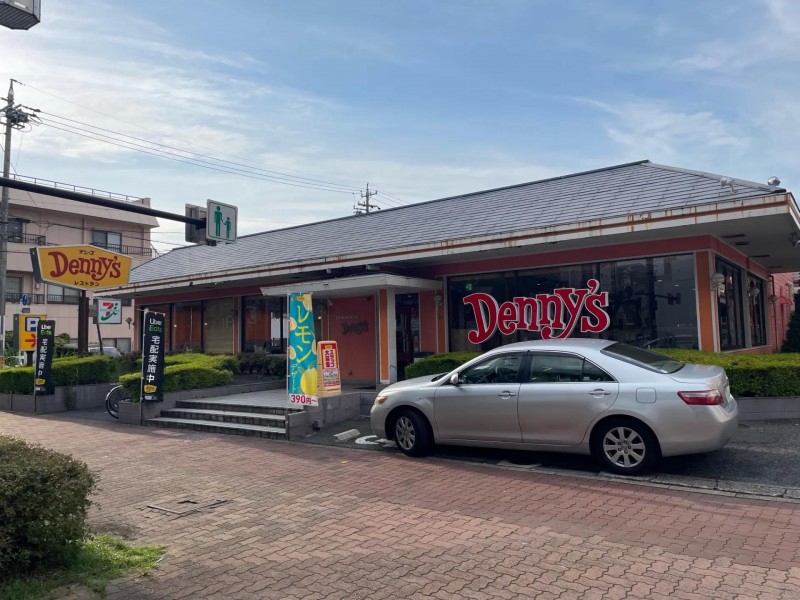 飲食店　デニーズ松原店（飲食店）まで525m