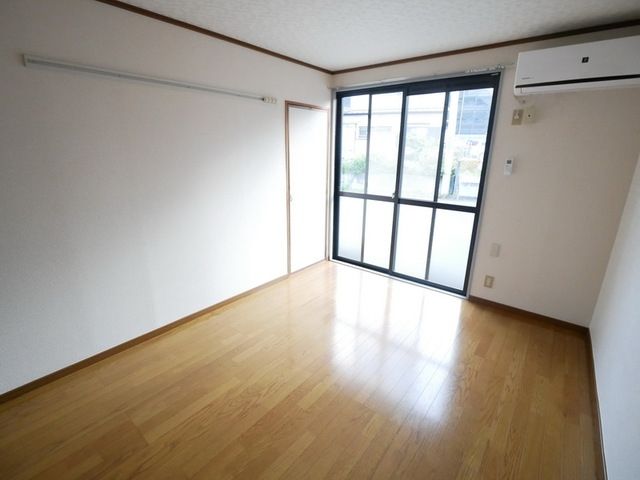 DWELL-AZUSAIIの居間写真