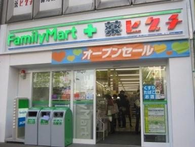 コンビニ　ファミリーマート 薬ヒグチ四谷駅前店（コンビニ）まで395m