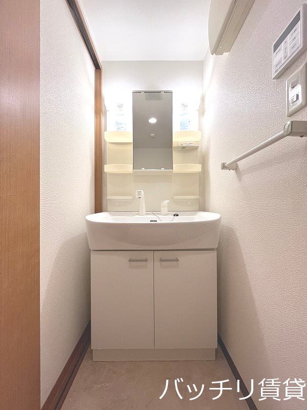 洗面設備　※同型タイプの為、現状を優先いたします