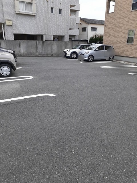 駐車場　駐車スペースもあります☆