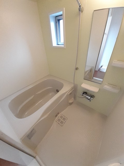 バス・シャワールーム　追い焚き・浴室乾燥機付きのお風呂です♪