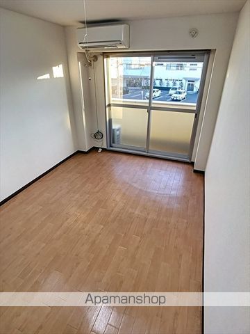 ノーブルハウス坂の居間写真