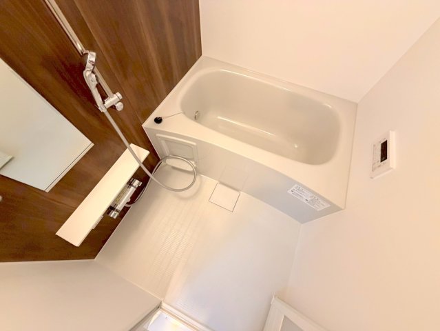 バス・シャワールーム　広めのお風呂は一日の疲れを癒してくれます。