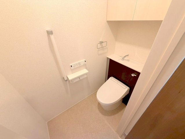 トイレ　綺麗なトイレにはウォシュレット標準装備です。