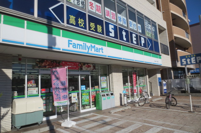 コンビニ　ファミリーマート（コンビニ）まで507m