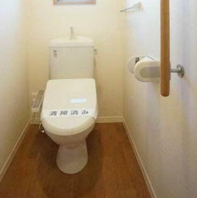 小田急江ノ島線 長後駅 徒歩3分 2階建 築15年のトイレ写真