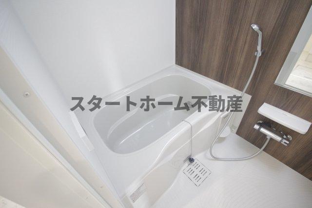 バス・シャワールーム　コンパクトで使いやすいお風呂です