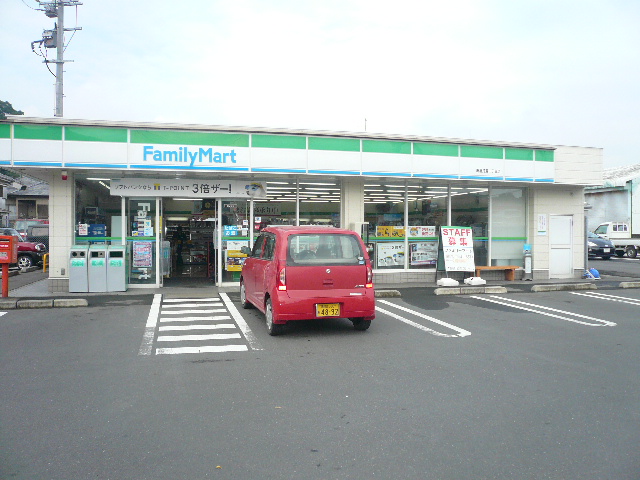 コンビニ　ファミリーマート（コンビニ）まで1000m