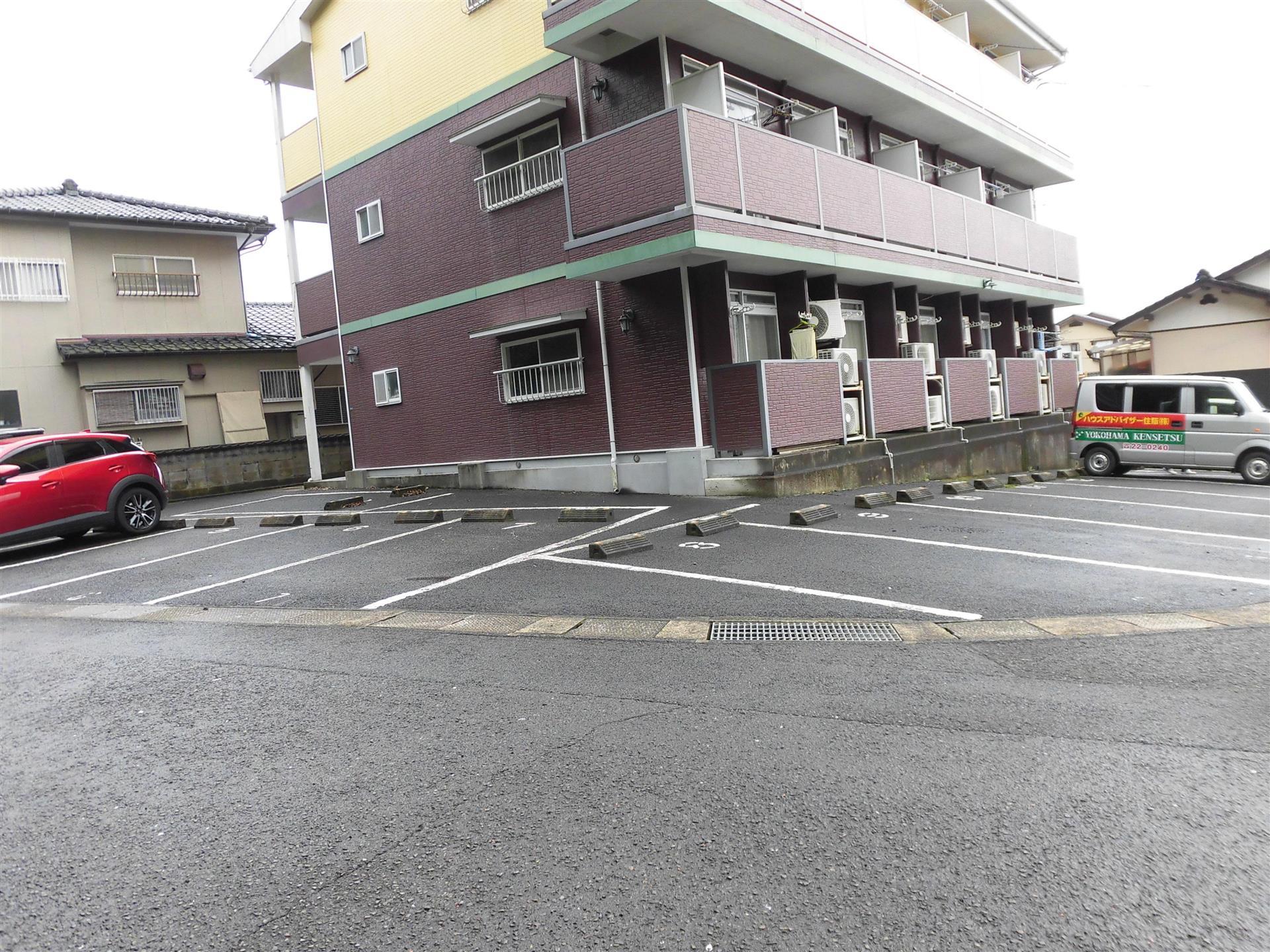 その他　駐車場１台可