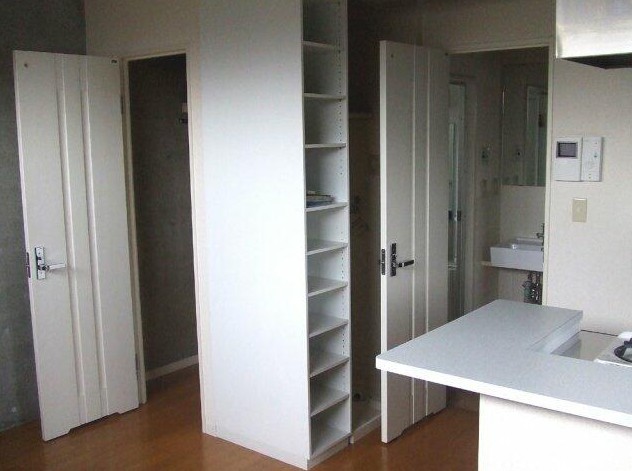 居室・リビング　お部屋の奥はウォークイン