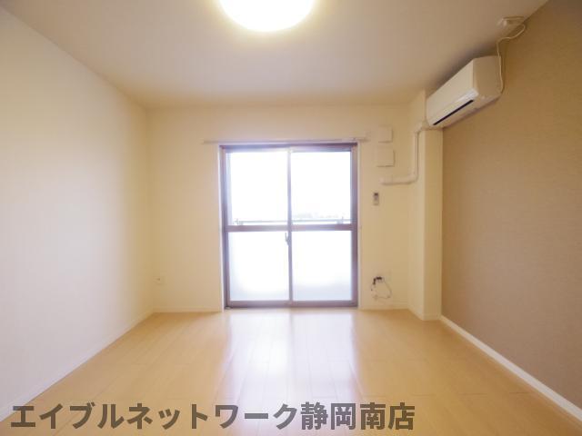 居室・リビング　ゆったりとした居間です