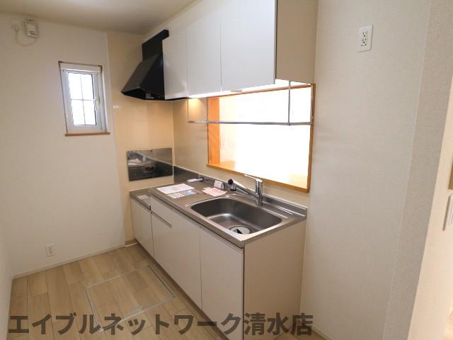 キッチン　コンパクトなキッチンで掃除もラクラク