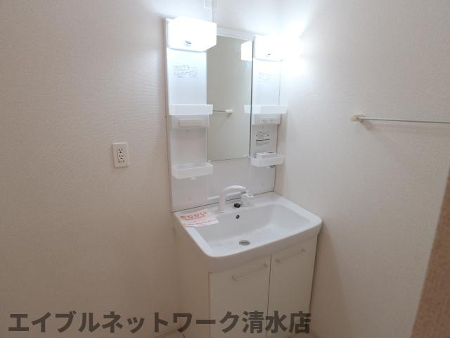 洗面設備　コンパクトで使いやすい洗面所