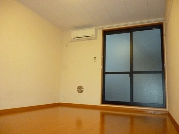 居室・リビング　室内エアコン完備。